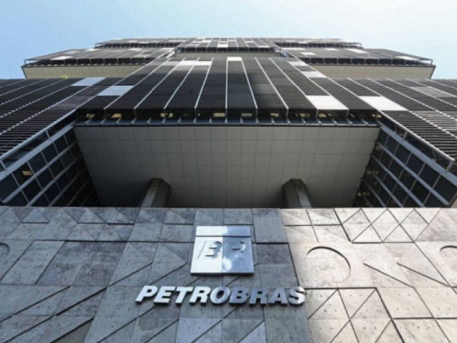 Bom humor externo e Petrobras impulsionam Bolsa na abertura