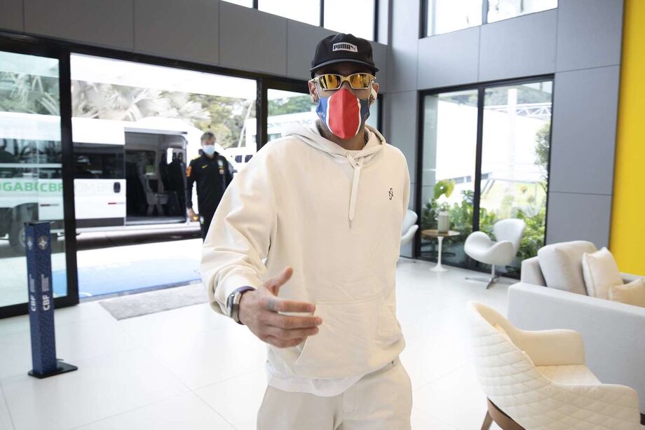 Neymar chegando na Granja Comary