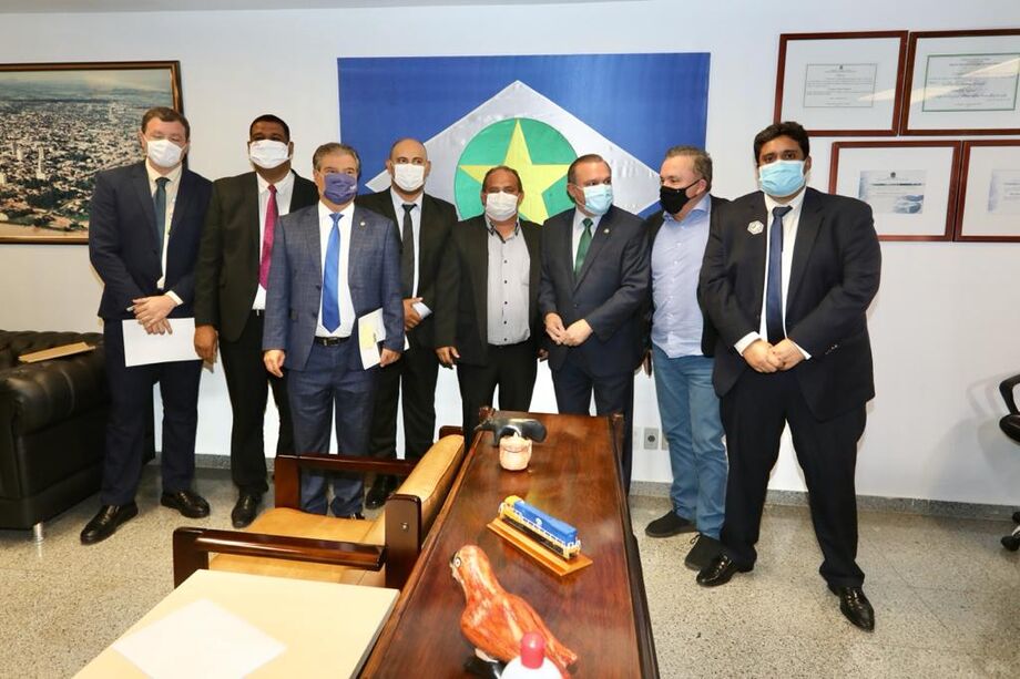 Os vereadores da região pantaneira, vereador de Anastácio Ademir Alves Guilherme; de Ladário, Bruno Emanuel Fonseca da Cruz, de Corumbá, Chicão Vianna; de Porto Murtinho, Rodrigo Fróes Acosta, solicitaram o apoio do senador Nelsinho Trad para o encontro c