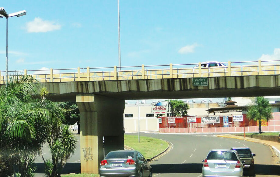 Viaduto Naim Dibo em Campo Grande