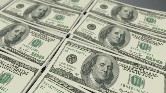 Dólar sobe acompanhando exterior à espera de PMI dos EUA