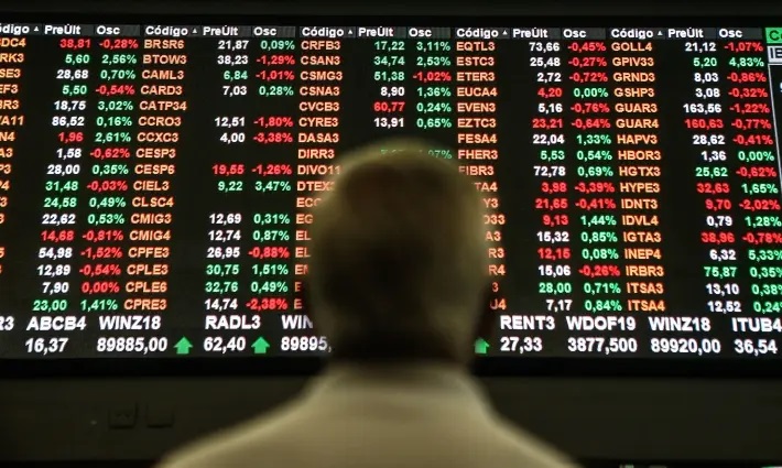 O índice brasileiro fechou em alta de 0,97%, aos 121.880,82 pontos, na sexta-feira