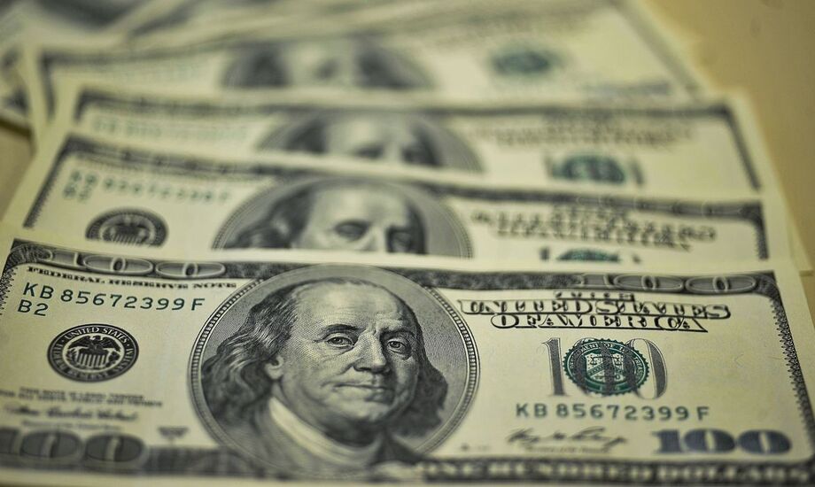 Dólar caiu próximo a R$ 5,20