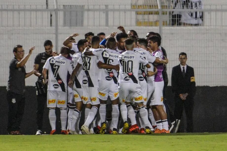 Na Ponte Preta, Forner não poderá contar com o goleiro Ivan, que ainda tenta se recuperar totalmente