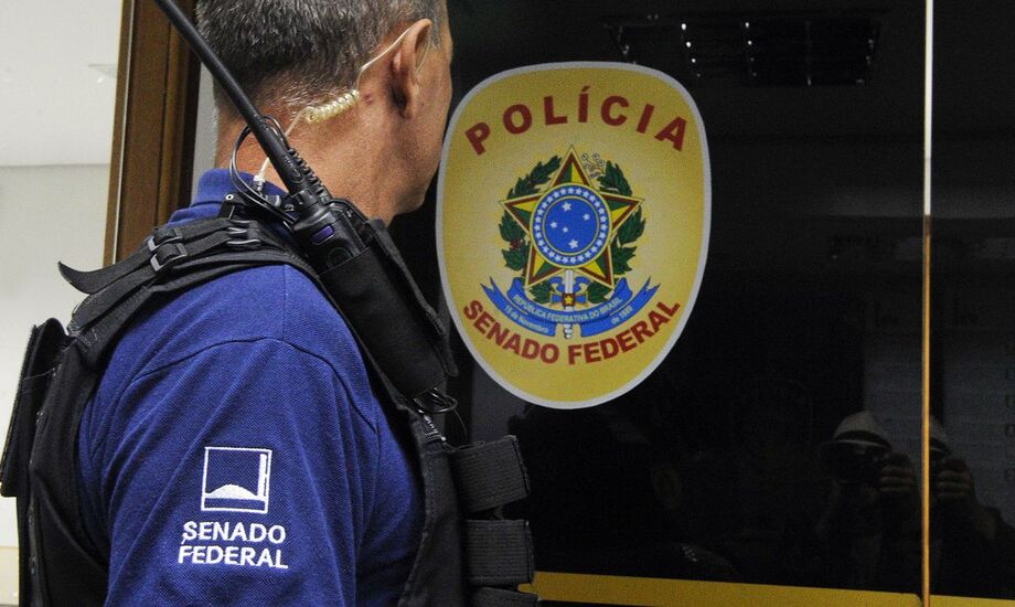 Até a noite de ontem, o Senado não sabia informar quantos gabinetes parlamentares receberam as caixas