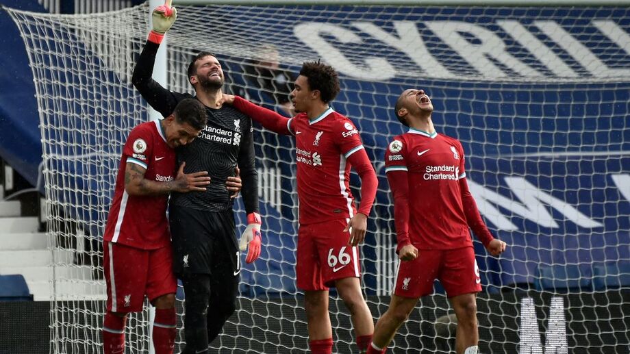 Os jogadores comemoraram a vitória do time