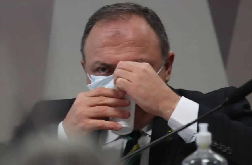 O ex-ministro da Saúde Eduardo Pazuello durante depoimento na CPI da Covid