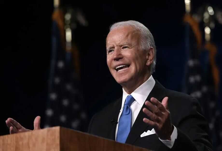 O ex-vice-presidente Joe Biden aceita indicação democrata para enfrentar Donald Trump nas eleições de novembro