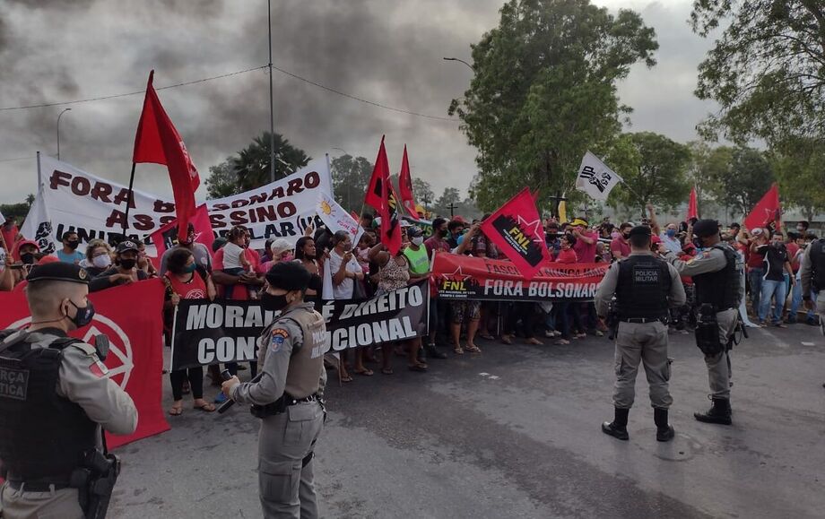 Manifestantes de vários movimentos protestaram em diversos pontos da capital alagoana