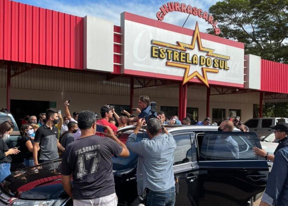 O presidente ficou cerca de uma hora e meia no local