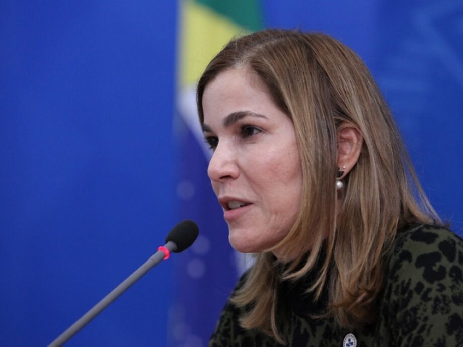 Mayra Pinheiro, 'capitã cloroquina'