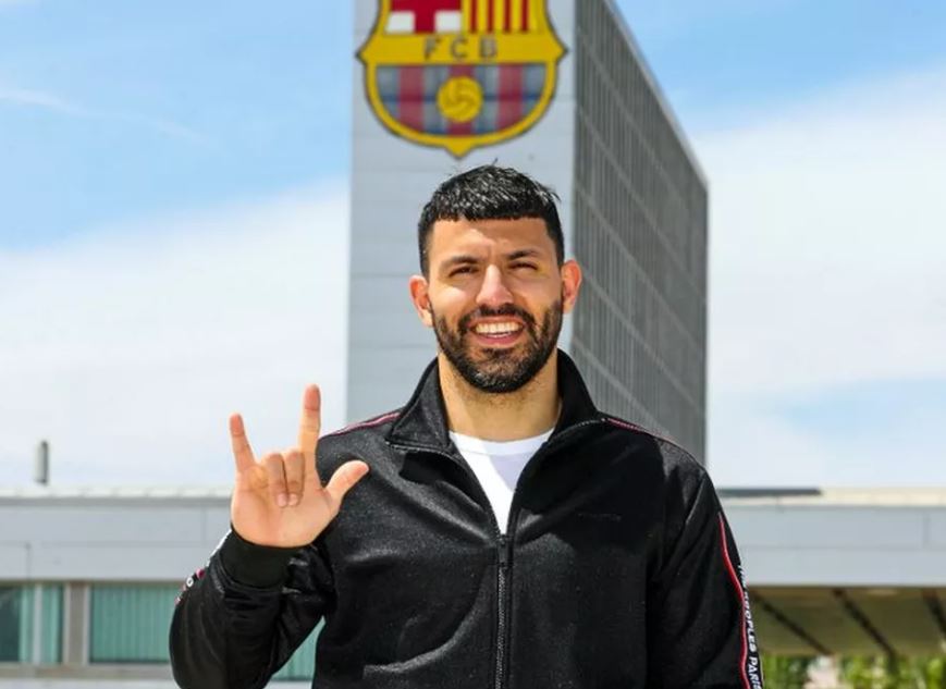 O Barcelona oficializou nesta segunda-feira o que o mundo já sabia: Kun Agüero