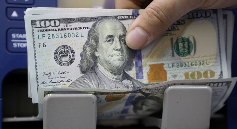 Dólar fechou em alta nesta sexta-feira