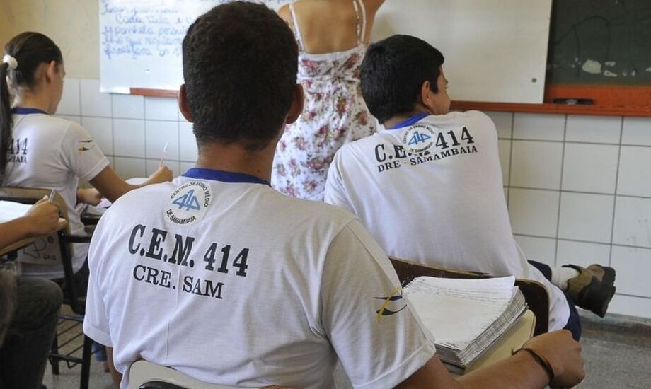 O Censo Escolar conta com a participação de todas escolas públicas e privadas do país