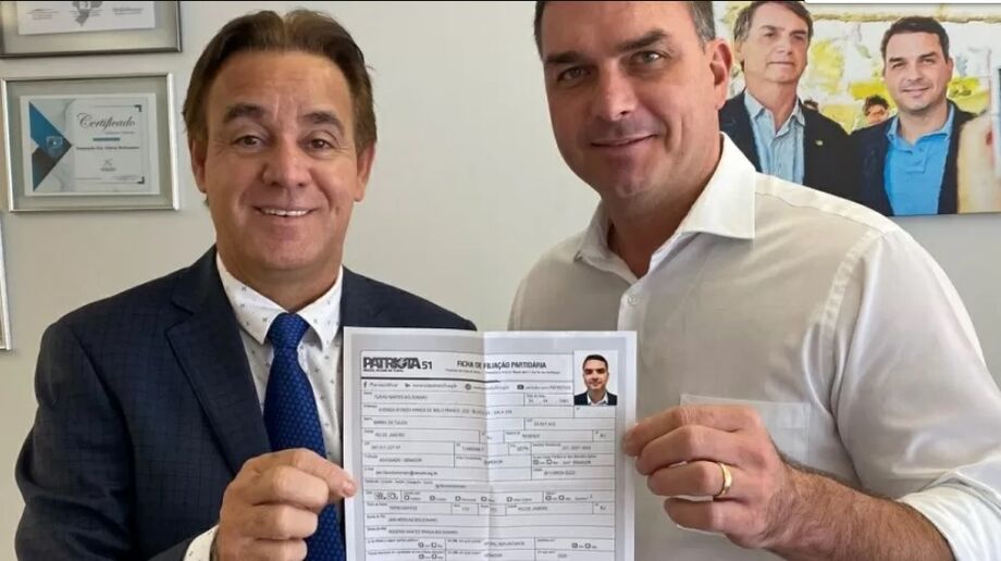 O presidente do Patriota e o senador Flávio Bolsonaro
