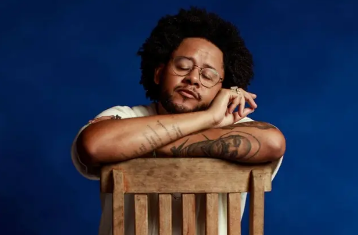 Em 2020, Emicida lançou o documentário 'Amarelo: É Tudo pra ontem' sobre o álbum musical 'Amarelo', de 2019