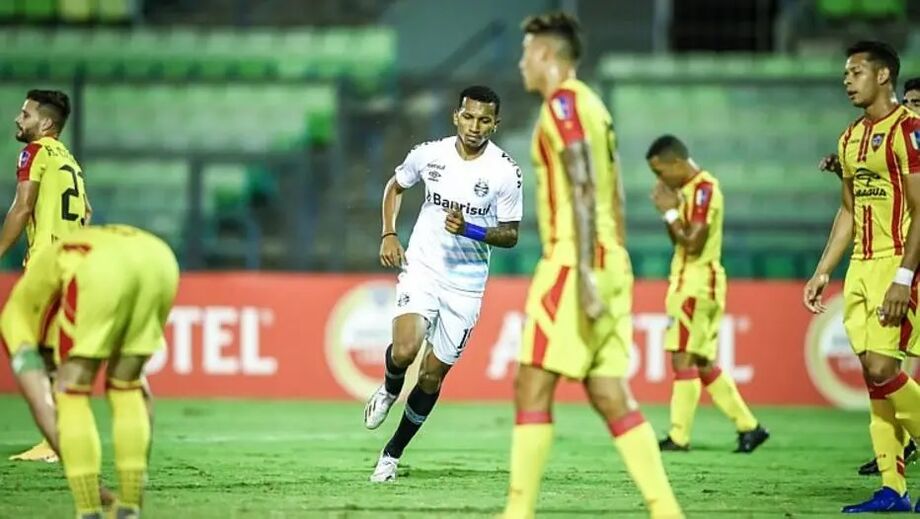 Léo Chú comemora gol na vitória do Grêmio sobre o Aragua