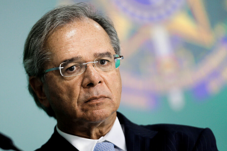 Paulo Guedes foge de perguntas de parlamentares