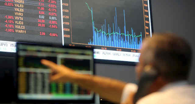 Em Wall Street, o Dow Jones recuou 1,36% e o S&P500;, 0,87%