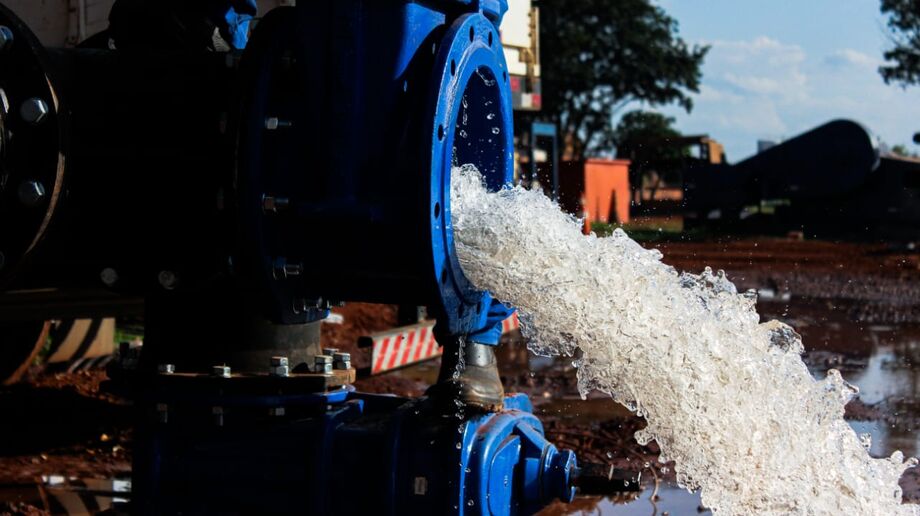 As obras de perfuração seguem também na região do Universitário, onde já foram feitas adequações como a implantação de uma adutora, tubulação de grande diâmetro, para o transporte do volume de água produzida