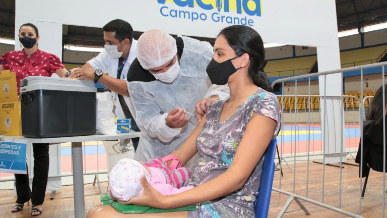 Grávidas se vacinam em Campo Grande