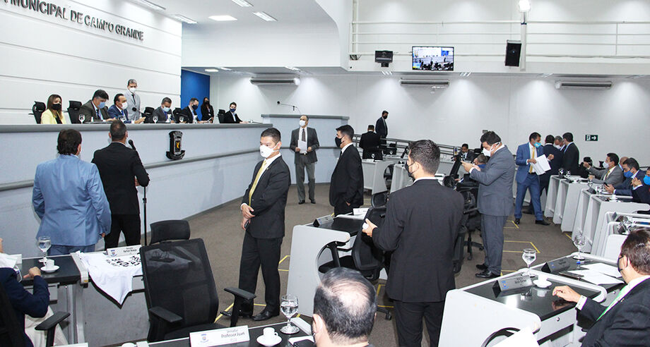 Vereadores em sessão