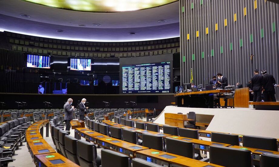 Parlamentares e a ala política do governo articulam uma derrubada parcial dos vetos impostos pelo presidente Jair Bolsonaro ao Orçamento de 2021