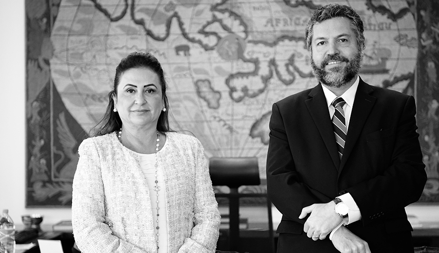 A presidente da Comissão de Relações Exteriores do Senado, Kátia Abreu, e o ex -chanceler, Ernesto Araújo