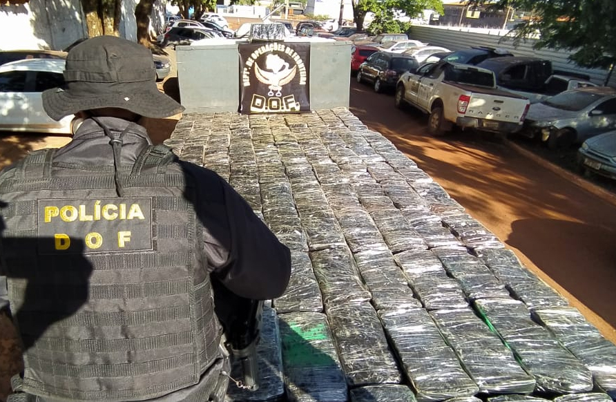 Os militares deram ordem de parada ao condutor do caminhão, que seguia no sentido Iguatemi/Itaquiraí