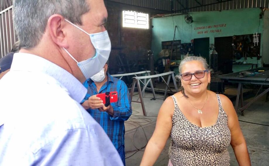 Dona Luzia agradeceu ao governador pela transformação em sua vida