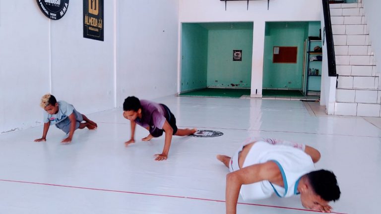 Aulas gratuitas de Muay Thai e Kickboxing