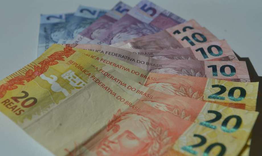 Taxas futuras de juros seguem com queda