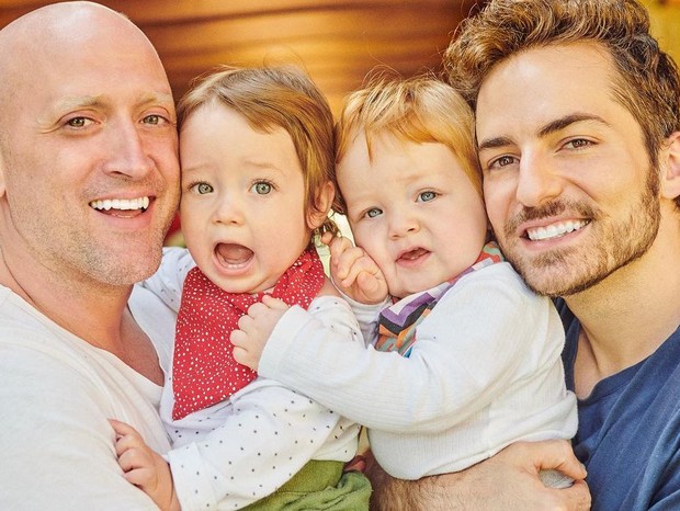 O ator, Paulo Gustavo, deixou o marido, Thales, e dois filhos