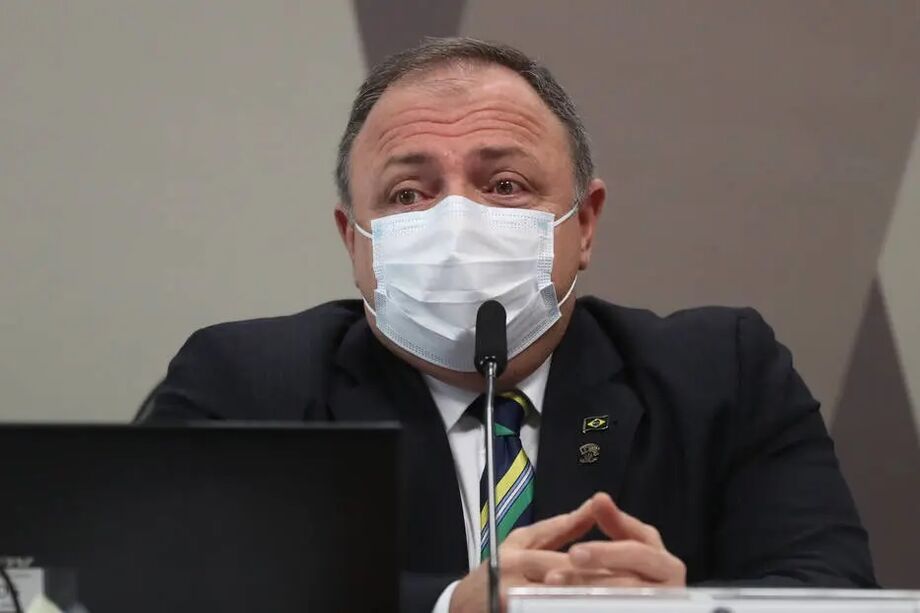 O ex-ministro Eduardo Pazuello presta depoimento na CPI nesta quinta-feira, 20