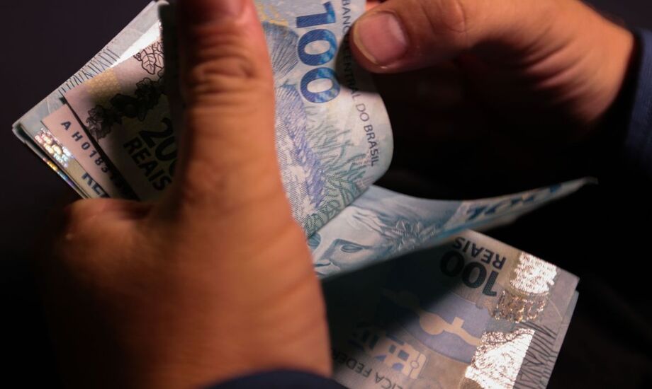 Os brasileiros já pagaram R$ 1 trilhão em tributos arrecadados desde o 1º dia do ano de 2021 pelos governos federal, estaduais e municipais