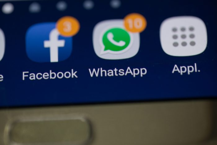 Depois do Facebook e do Instagram, o WhatsApp também voltou a funcionar, há pouco, após sete horas de instabilidade das redes sociais