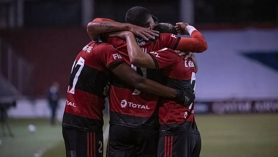 Flamengo vence LDU em Quito