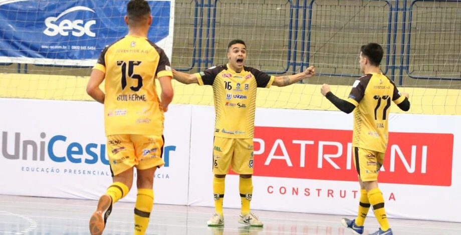 O Marreco, por sua vez, entrou em quadra três vezes, ainda não pontuou e está na lanterna