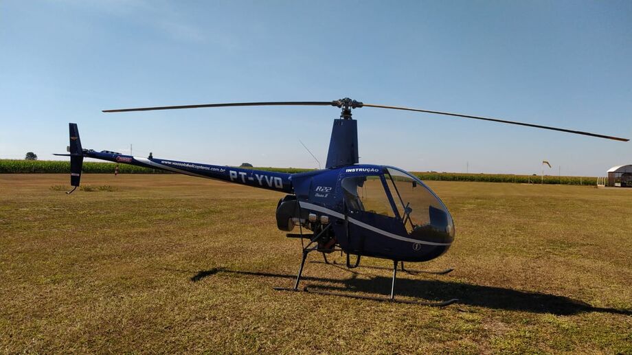 No local, também havia mais dois homens em um veículo com cinco galões de combustível para reabastecimento da aeronave