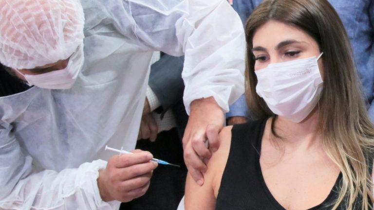 A campanha de vacinação contra Influenza continua imunizando idosos acima de 60 anos
