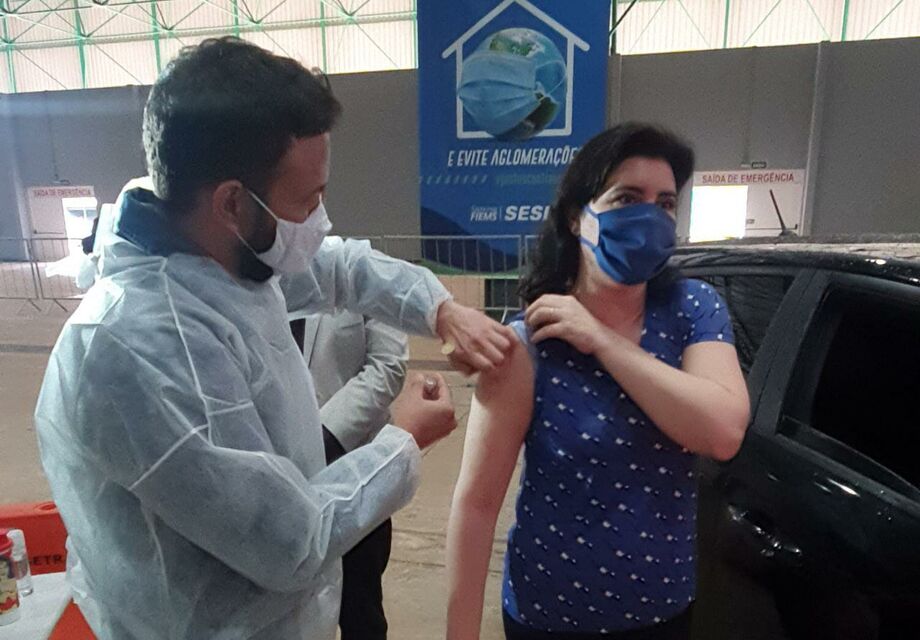A senadora foi imunizada
