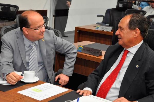 Os deputados estaduais Barbosinha e Zé Teixeira