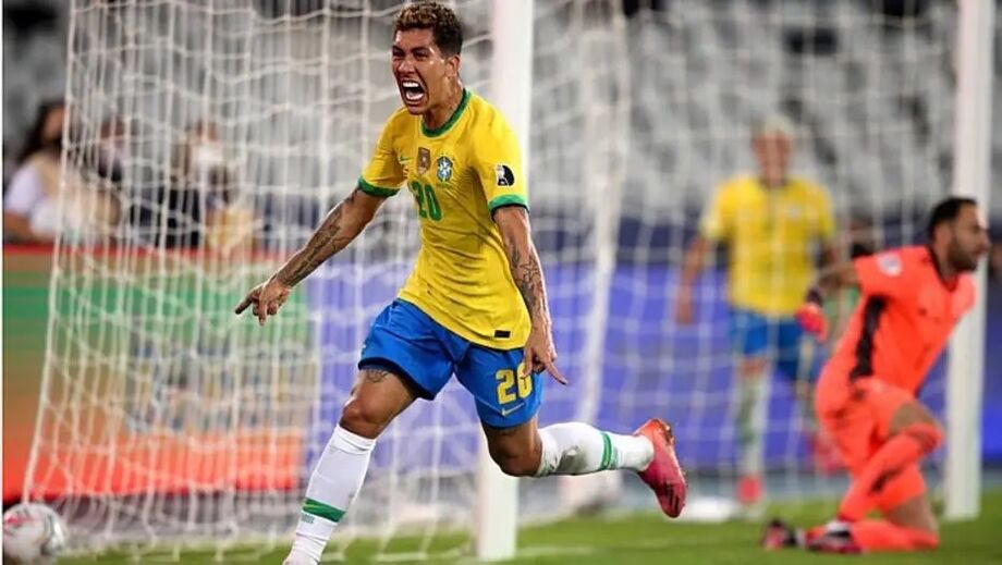 Firmino comemora gol na vitória do Brasil diante da Colômbia