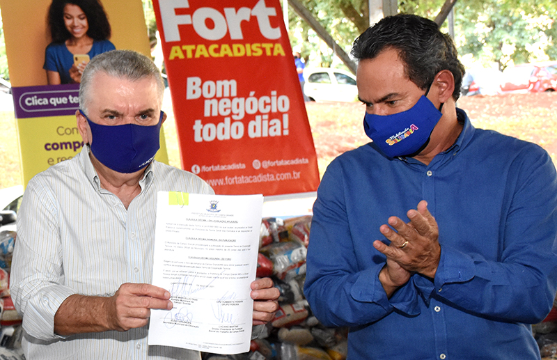 Beto Pereira e o prefeito Marquinhos Trad celebram o acordo