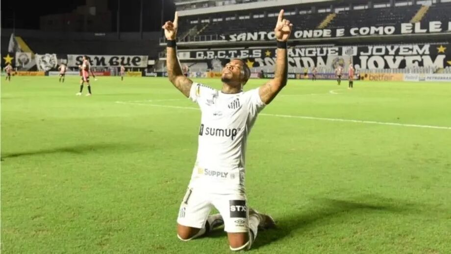 Marinho comemora o primeiro gol do Santos contra o São Paulo