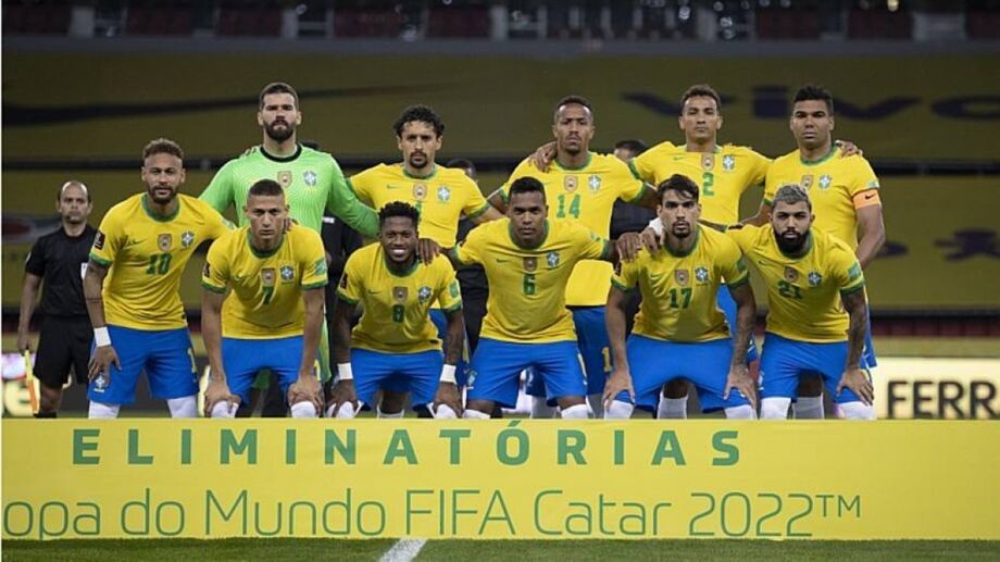 Jogadores do Brasil posam para foto antes do duelo com o Equador