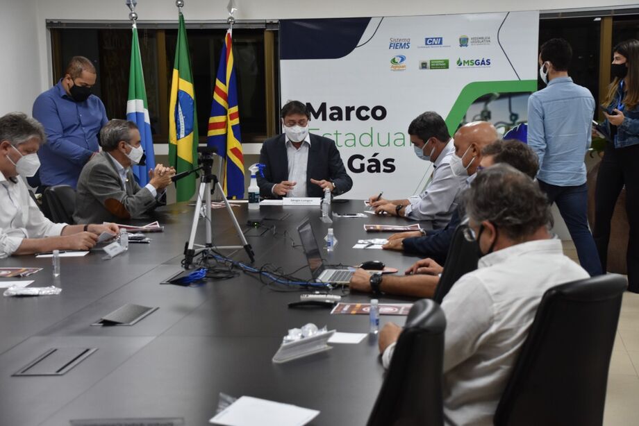 A primeira reunião para discutir a implantação do novo marco legal do gás natural em Mato Grosso do Sul aconteceu na noite desta terça-feira, dia 8, na Casa da Indústria, em Campo Grande.