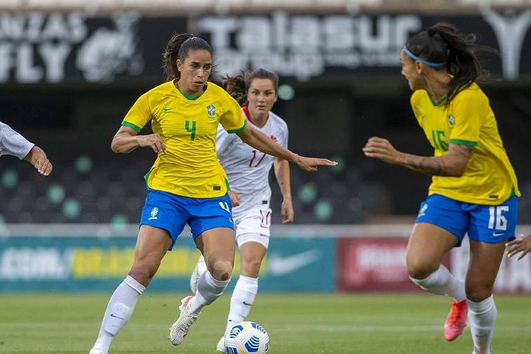 A seleção brasileira feminina de futebol nas Olimpíadas.