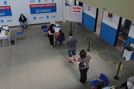 Campinas abriu nessa segunda-feira, 14, agendamento para imunizar pessoas em geral (sem comorbidades) a partir de 50 anos; a previsão estadual é de imunizar todos os adultos em três meses.