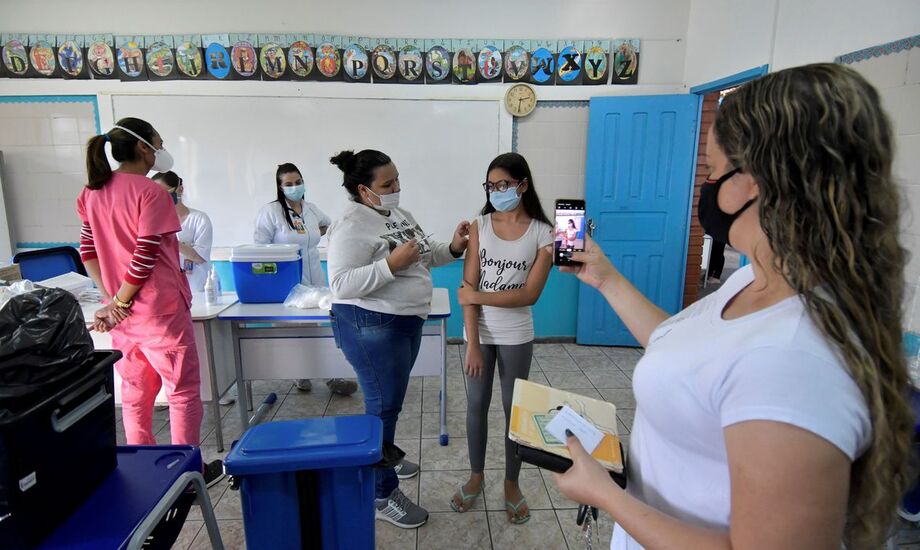 Ao longo da semana, deveria ser aberto o cadastro para que as instituições de ensino públicas e privadas fizessem a adesão dos alunos.